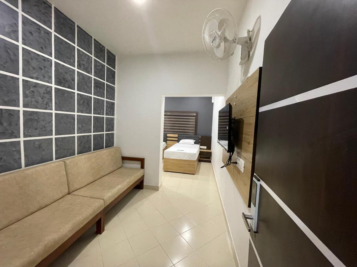 Pmr Grandays Otel Malappuram Dış mekan fotoğraf